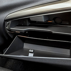 Фото LADA Granta лифтбек: интерьер и экстерьер автомобиля